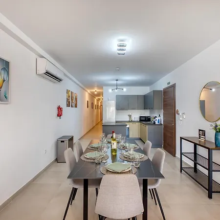 Bright & Luxury With 2 Balconies Jvel1-1 아파트 *