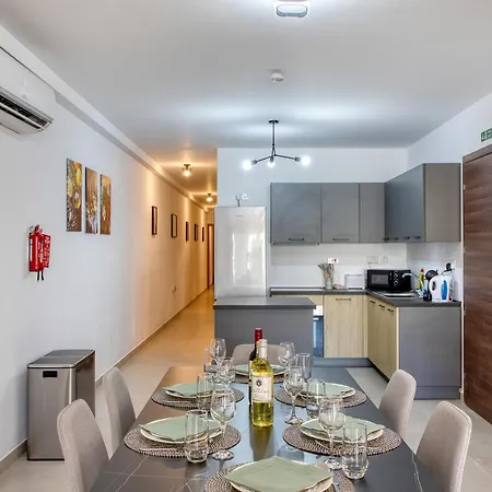 Bright & Luxury With 2 Balconies Jvel1-1 아파트 *