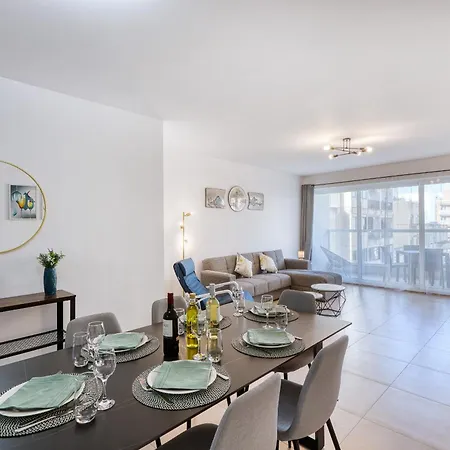 Bright & Luxury With 2 Balconies Jvel1-1 아파트 *