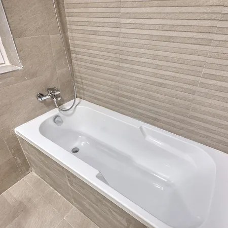 아파트 Bright & Luxury With 2 Balconies Jvel1-1